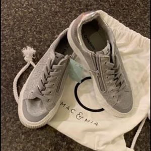 Victoria Brand Tribu Sneaker! New with tags! 4Y